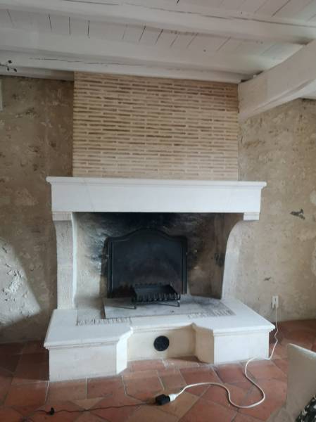 Atrier pour rénovation de vieille cheminée en pierre à Langon